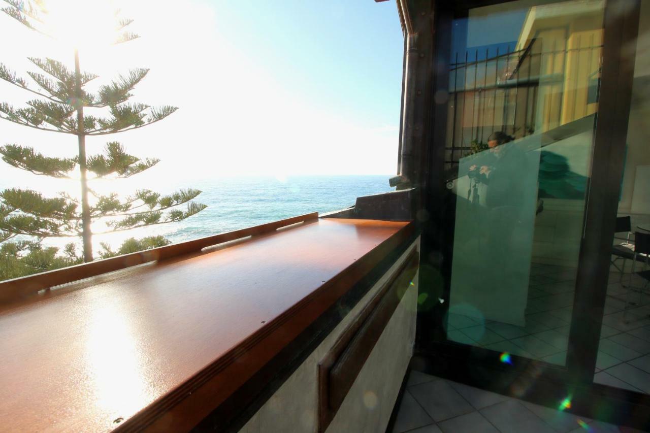Апартаменты Mansarda Luminosa In Centro Sul Mare - Attic By Sea Санремо Экстерьер фото